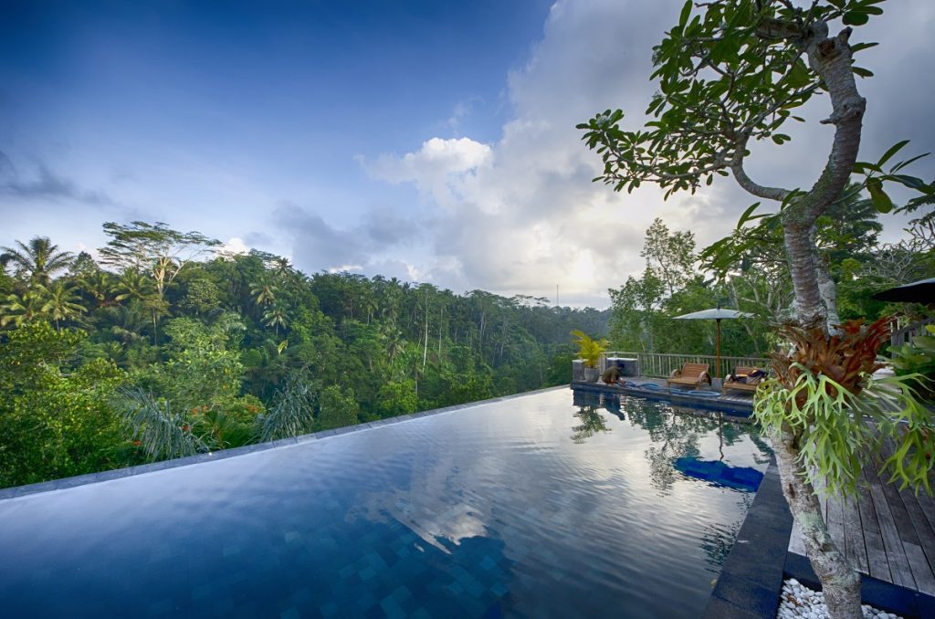 Advantages And Disadvantages Of Infinity Pools • Xpert Home Tips